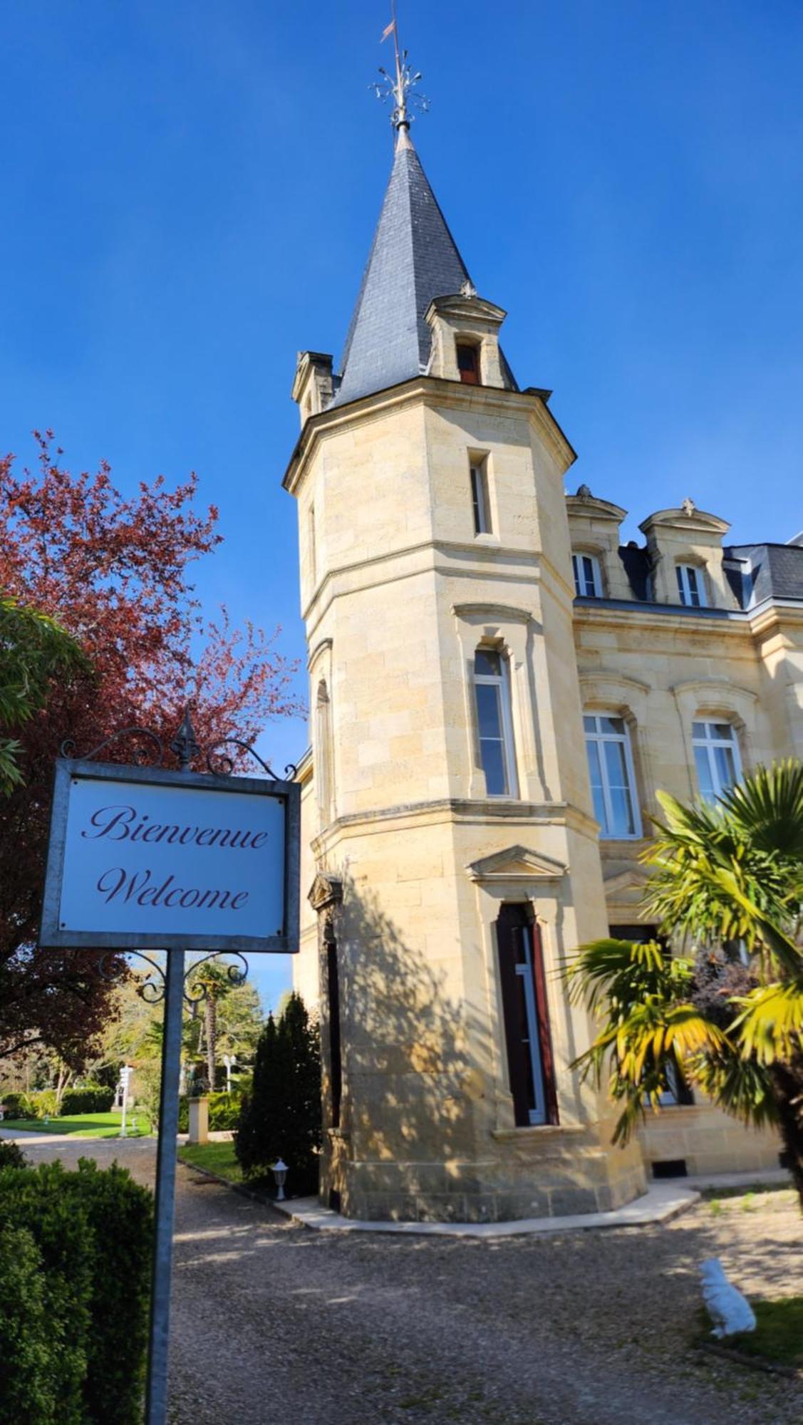 Hotel La Tour Perrier Eyrans Exterior photo